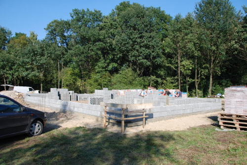 Fundamenty i ściany fundamentowe zrobione - jest wrzesień 2007 roku