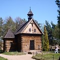 Muzeum Pierwszych Piastów na Lednicy. Skansen w Dziekanowicach, drewniany kościółek(Otłoczyn gm. Aleksandrów Kujawski) z 1765 r.