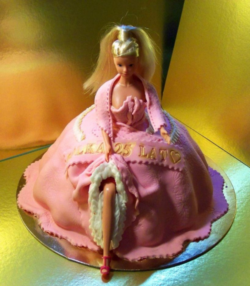 Laleczka.... #lalka #tort #urodziny