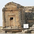 Hierapolis, Nekropola północna - chorzy tak licznie przybywający do leczniczych źródeł Pamukkale nie zawsze wracali do domów po odbytej kuracji... Jeden z największych cmentarzy Anatolii