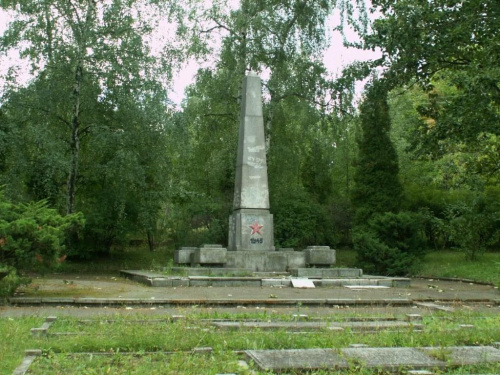 Wałbrzych. Cmentarz wojenny. Ruiny pomnika #Wałbrzych