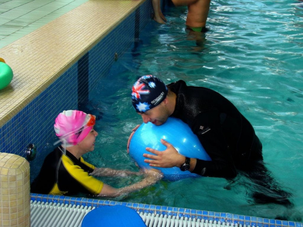 Szaleństwo z kochanym ratownikiem Maćkiem :)) #Marysia #Maciek #basen #delfin #czerwiec