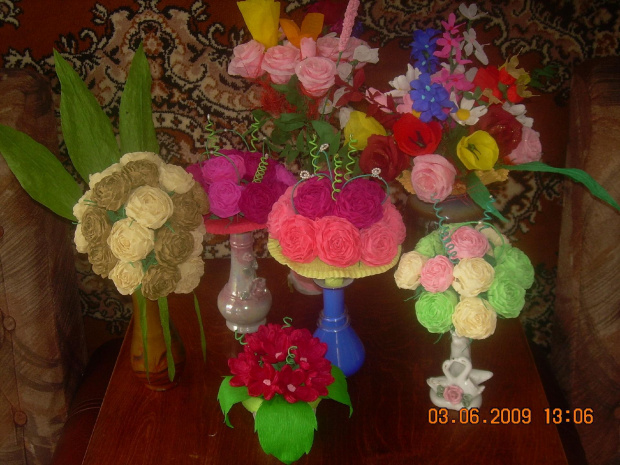 #KwiatyZBibuły #bibuła #krepina #dekoracje #hobby #KompozycjeKwiatowe #MojePrace #pomysły #Agnieszka #pasja #RobótkiRęczne #rękodzieło #moje #RózeZBibuły #Paary