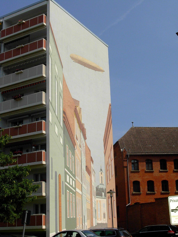 Widok namalowany na ścianie bloku