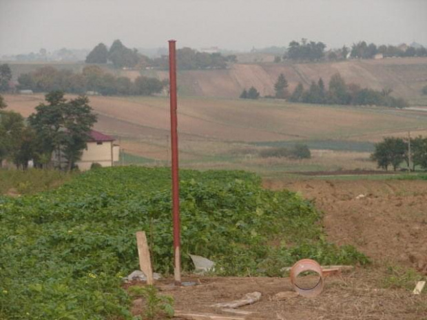 30.09.08. Pierwszy słupek w naszym ogrodzeniu :))))