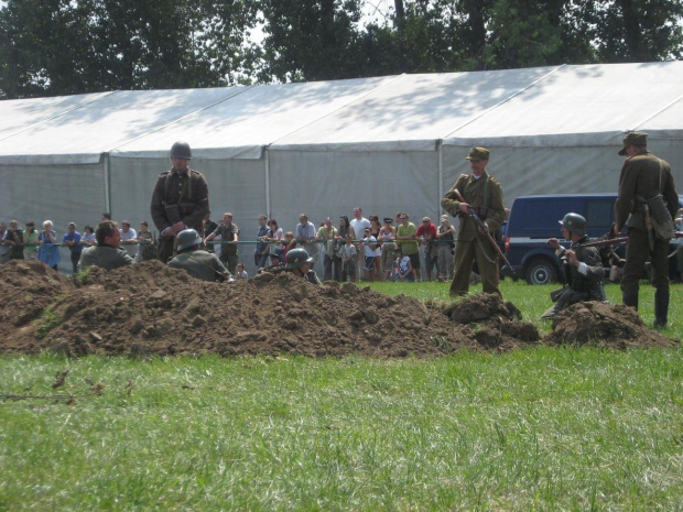 Podrzecze 17-19 VII, ZLOT GRUP REKONSTRUKCJI HISTORYCZNEJ I HISTORYCZNYCH POJAZDÓW WOJSKOWYCH