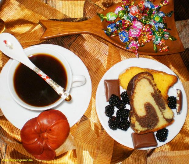Kawa z kardamonem.
Przepisy do zdjęć zawartych w albumie można odszukać na forum GarKulinar .
Tu jest link
http://garkulinar.jun.pl/index.php
Zapraszam. #napoje #kawa #kardamon #picie #jedzenie #gotowania #kulinaria #PrzepisyKulinarne
