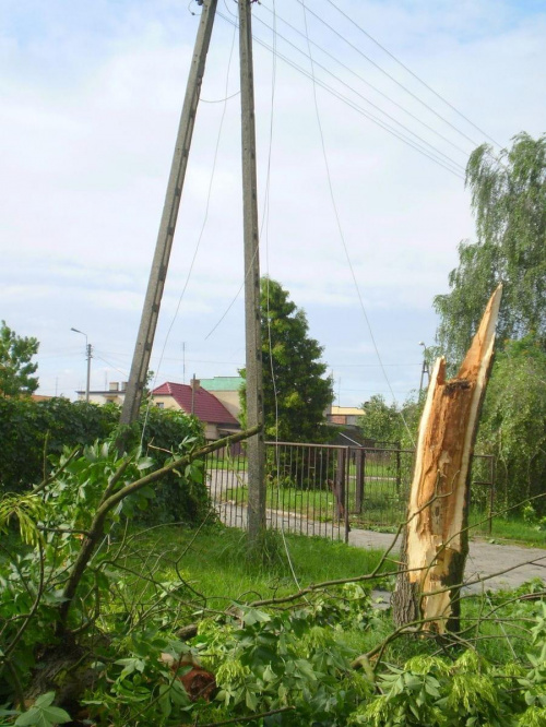 Skutki nawałnicy w Piaskach Wielkopolskich - ulica Poznańska ...