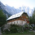 schronisko Aljazev Dom pod Triglavem, Słowenia #aljazev #AljazevDom #alpy #AlpyJulijskie #gory #góry #słowenia #Triglav #TriglavskiParkNadowody #schronisko