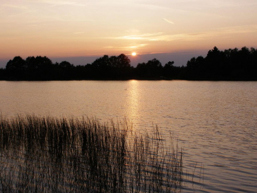 Chyba ostatni prawdziwie letni zachód
słońca nad jeziorem.