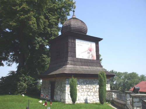 Dzwonnica w Giebultowie, pod Krakowem.