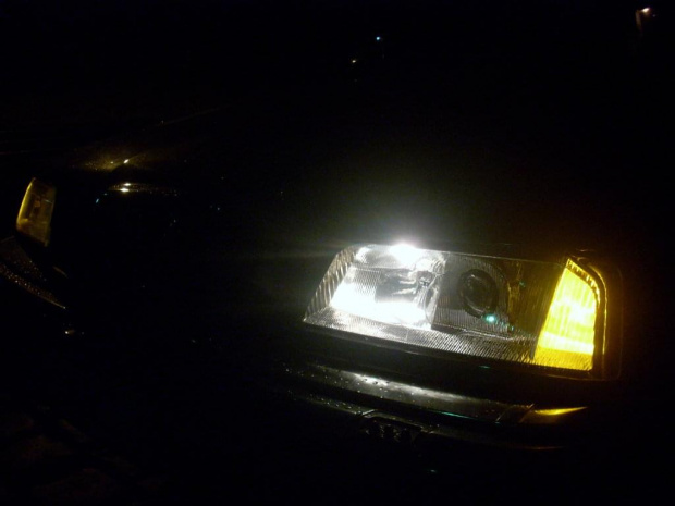 Nocny postój. #samochód #nocą #światła #AlfaRomeo #Alfa164