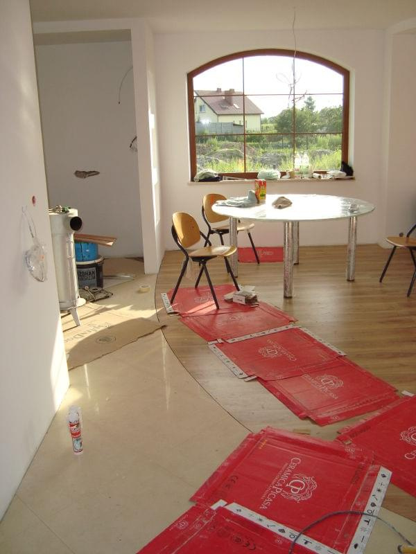Lipiec 2009 - podłogi w kuchni i salonie małe umeblowanie tymczasowe #Kornelia #budowa