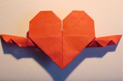 to jest chyba pierwsza rzecz, którą zrobiłam. Warsztaty origami na zjeździe matematyków w Wiśle 2002 roku .... uskrzydlone serce
