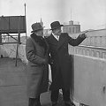 Aktorzy radiowi i filmowi Henryk Vogelfanger ( Tońko ) i Kazimierz Wajda ( Szczepko ) na dachu Pałacu Prasy w Krakowie_03.1935 r.
