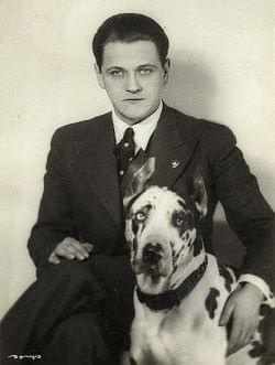 Eugeniusz Bodo, aktor, ze swoim psem Sambo. Warszawa_1930 r.
