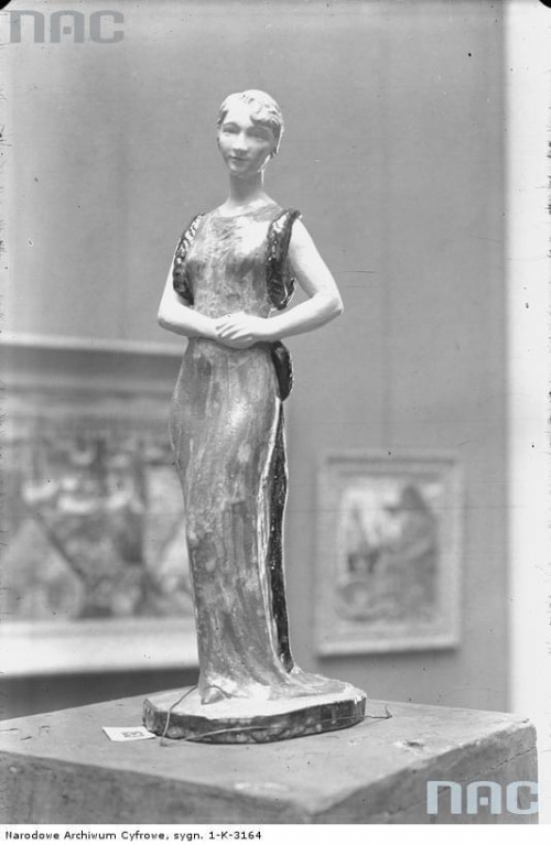 Rzeźba dłuta artysty rzeźbiarza Henryka Hochmana przedstawiająca postać aktorki Marii Modzelewskiej prezentowana na wystawie w Pałacu Sztuki w Krakowie_1935 r.