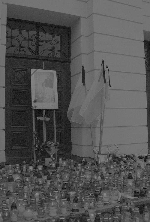 #Radom #Smoleńsk #deptak #flaga #CentrumMiasta #obchody #uroczystość #KsięgaKondolencyjna #PocztySztandarowe #OrkiestraWojskowa #BiskupRadomski #znicze