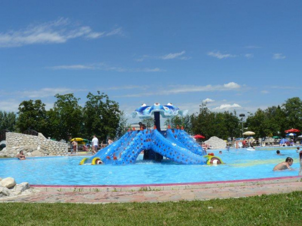 Kompleks kąpielowy z atrakcjami dla dzieci Terme Čatez w Catez Ob Savi Słowenia. #baseny #Słowenia #wczasy #urlop