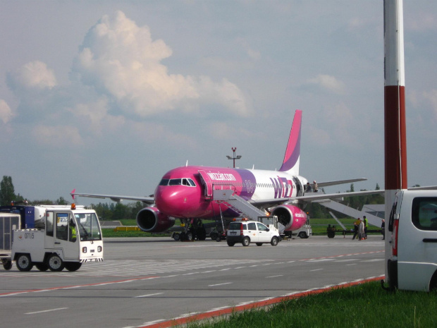 08 maja 2010 - Samolot z Dortmundu; Wizzair