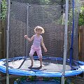 Amelka i jej raj-trampolina.