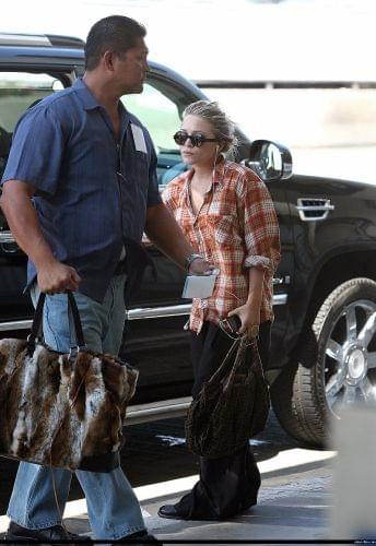 MK leaving LAX airport-paparazzi sierpień 2008