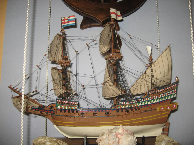 Golden Hind Hellera