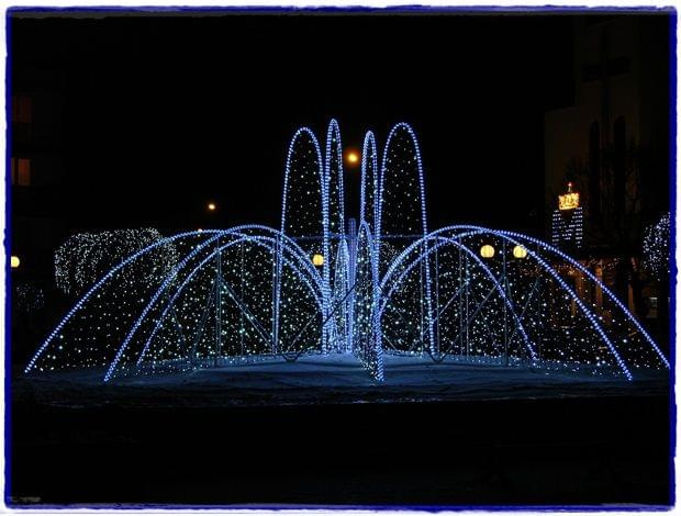 zimowa fontanna w Czechowicach na rynku