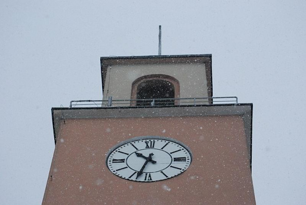 Zima, zima, zima
pada, pada, śnieg ...