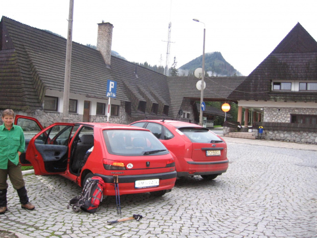 Autko porzuciliśmy przy budynku dawnego przejścia granicznego na Łysej #Góry #Tatry