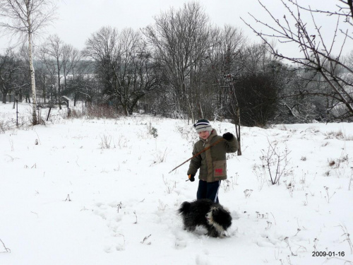 Zima 2009. Zimowy spacer z moim wnukiem i pieskiem. #wieś #zima #wnuczek #piesek