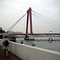 IX.2003 Holandia, Rotterdam - najwiekszy port przeladunkowy Swiata. Jeden z najciekawszych jego mostow: "Erasmus Brücke"