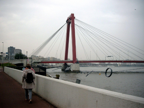 IX.2003 Holandia, Rotterdam - najwiekszy port przeladunkowy Swiata. Jeden z najciekawszych jego mostow: "Erasmus Brücke"