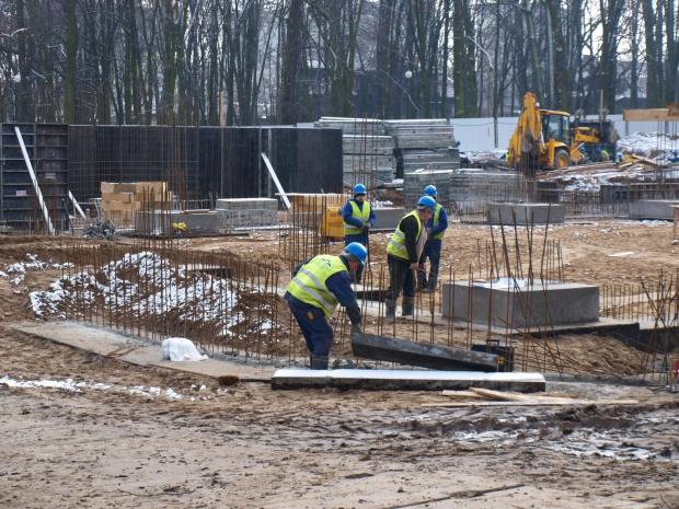 Trwa wylewanie fundamentów - takl wyglądał plac budowy 9 lutego 2009 roku.