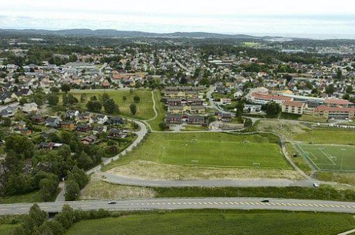 A TAK WYGLĄDA LARVIK ZE ŚMIGŁOWCA #LARVIKZLOTUPTAKA