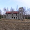 Ciekawostka architektoniczna we wsi Sabinów .